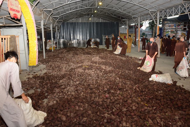 Continuing to support people in need in the Covid-19 pandemic of Hoang Phap Pagoda (series 2)